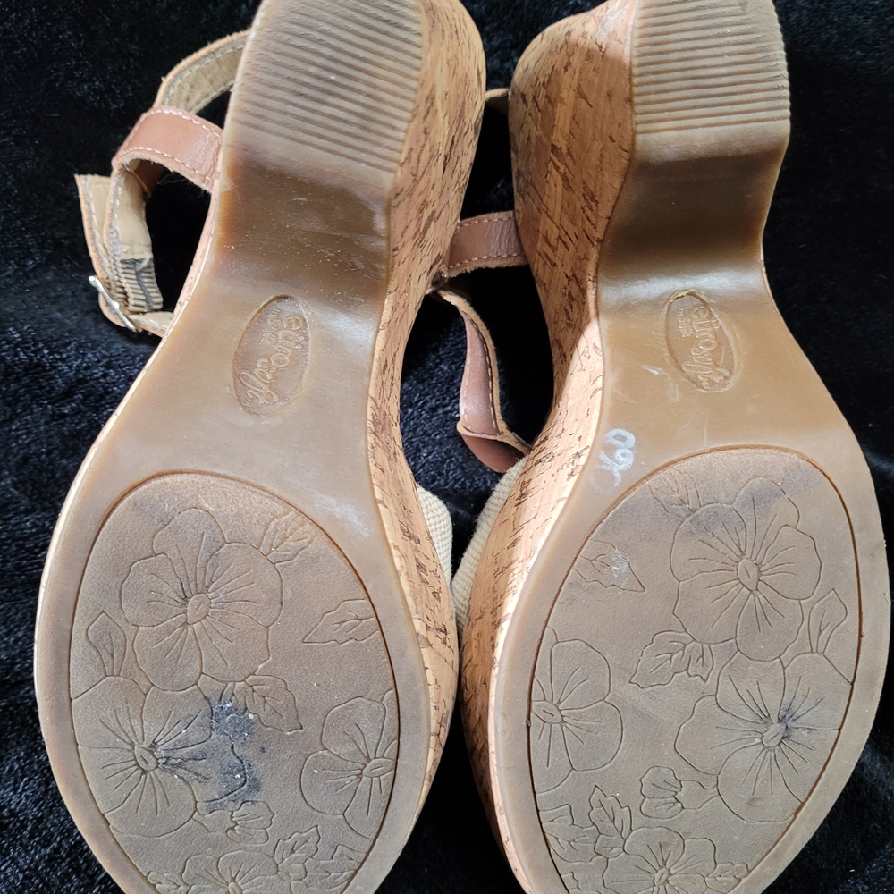 ✨️3/$25✨️ Women's Tan and Brown Wedge-like Platform Sandals - Picture 14 of 16
